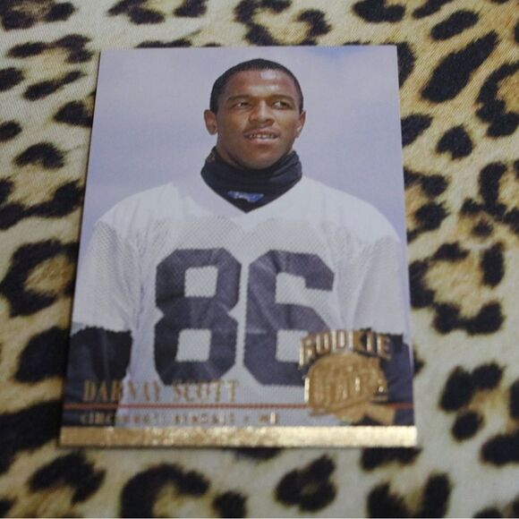 Darnay Scott #52 Football Card - Picture 1 of 2